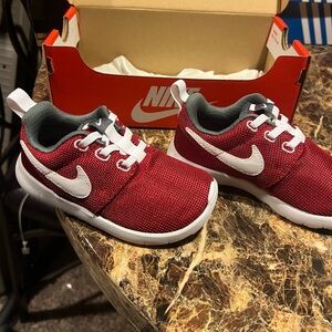 Nike Red and White Sneakers Classic Athletic Design